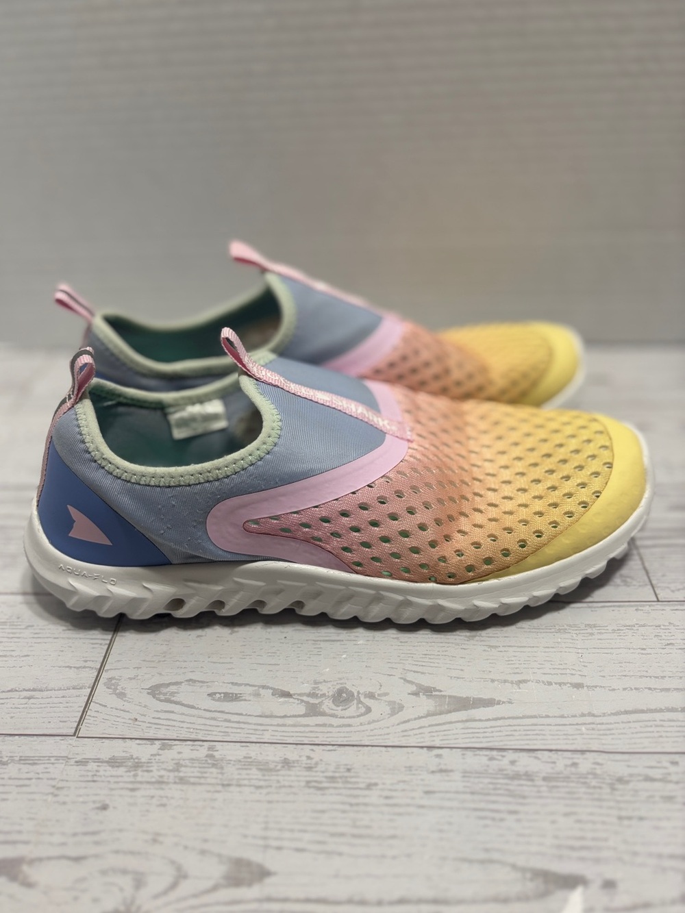 Rugged Shark Girls Women Pastel Gradient Mesh Upper Slip-On Water Shoes Size 7